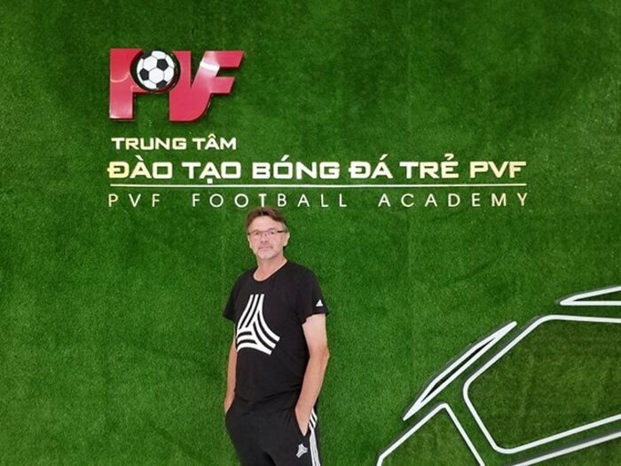 トルシエがベトナムの育成世代指導。沸騰する東南アジアのサッカー熱。＜Number Web＞ photograph by Shuichi Tamura