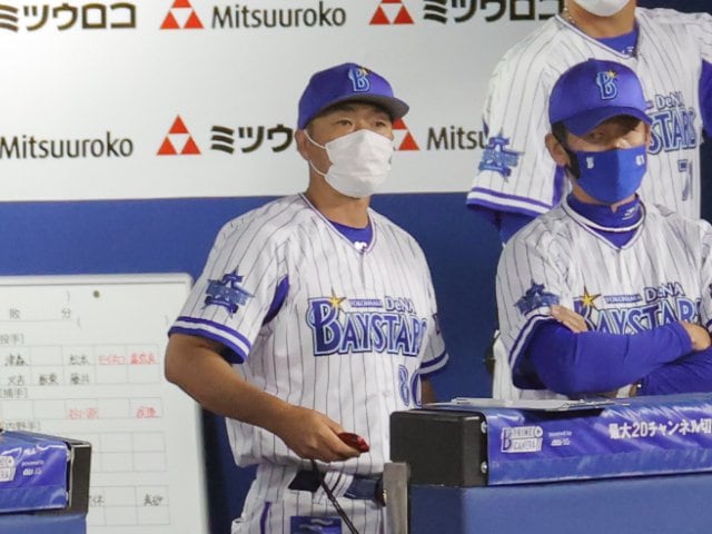 DeNA相川亮二バッテリーコーチに聞いた、“嶺井のFA移籍”の影響は