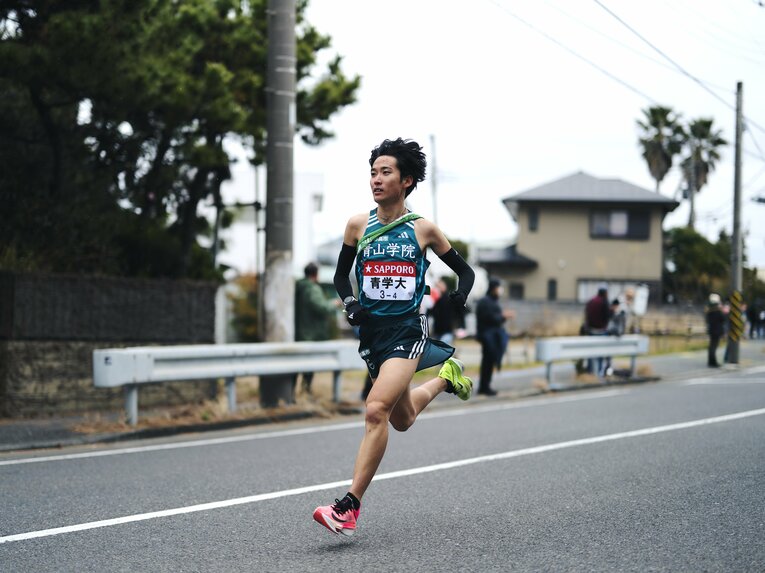 2024年、箱根駅伝の4区で区間賞を獲得。駒大を突き放し、優勝を大きく引き寄せた佐藤一世　©Yuki Suenaga