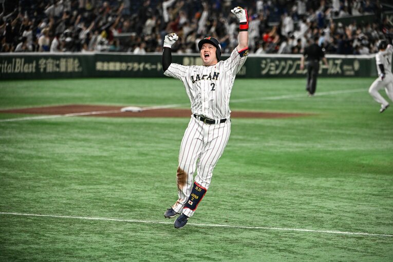 プレミア12ベネズエラ戦、劇的満塁弾の牧がスタンドに吼える！【9枚目／全14枚】　©︎Nanae Suzuki