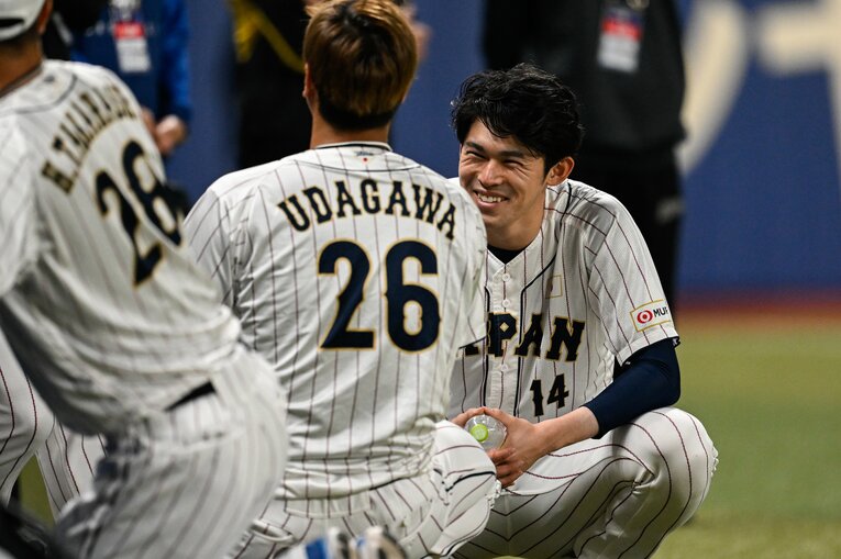 宇田川さんをいじってご満悦の佐々木　©︎Nanae Suzuki