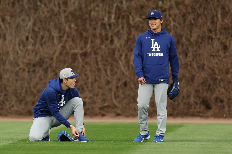 シカゴ、リグレーフィールドでの佐々木と山本　©Getty Images