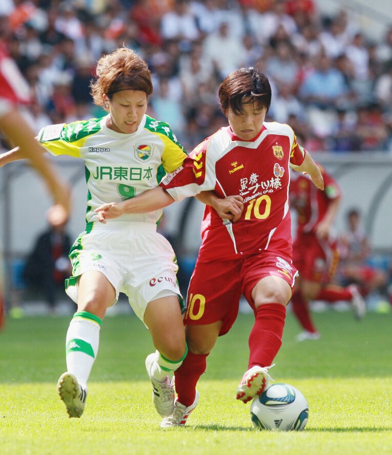 千葉時代の筏井（左）　©JIJI PRESS