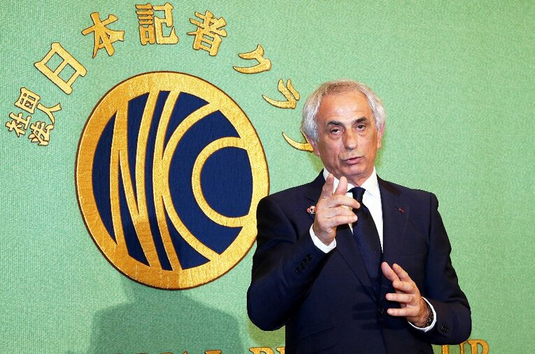 2018年4月、日本代表監督解任後に記者クラブで会見を行ったヴァイッド・ハリルホジッチ。「問題があるなら言ってほしかった」と悔しさをにじませた ／ photograph by Getty Images