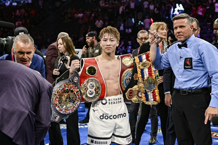 ダウンを喫しながらもカルデナスを一蹴した井上　©Hiroaki Yamaguchi