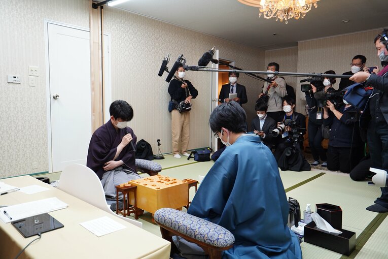 藤井聡太と豊島将之が対局した、2021年度の竜王戦第4局　©日本将棋連盟