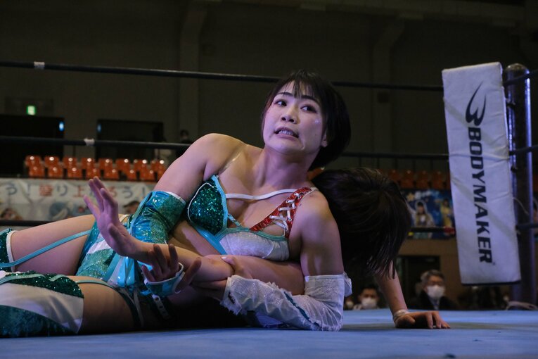 「可憐ですねぇ」人気女子レスラー・安納サオリに観客もウットリ…初の凱旋大会に滋賀が沸いた日「“絶対不屈彼女”は泣かないんです」(90)