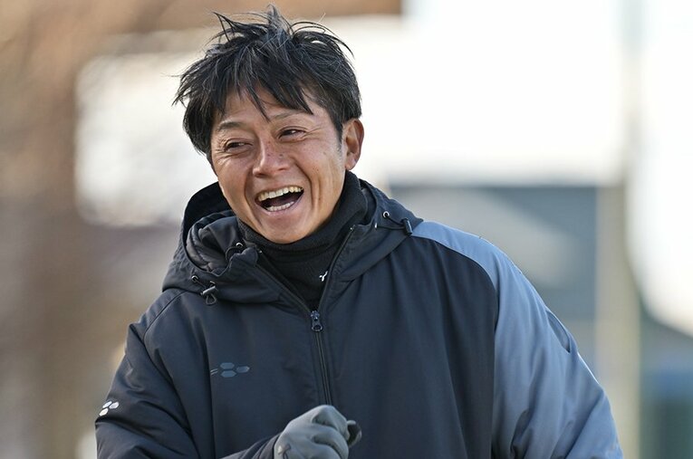 かつて高校サッカー選手権得点王に輝いた江原淳史さん。今は中学生年代の指導に携わる ／ photograph by Hideki Sugiyama