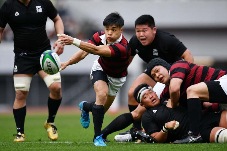 2020年度大学選手権決勝では「9番」を背負っていた小西（当時大学2年/2021年1月11日）。この日を最後に、メンバー表から小西の名前が消えた　©︎MATSUO.K/AFLO SPORT