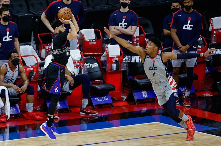 カリーvs八村 ／ photograph by Getty Images