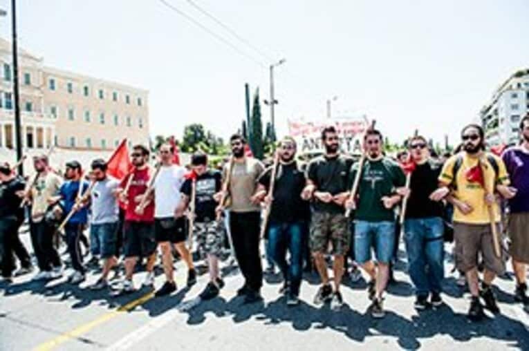 ギリシャと堅守速攻の複雑な関係。サッカーが爆竹と陽気さに包まれる国。(2)