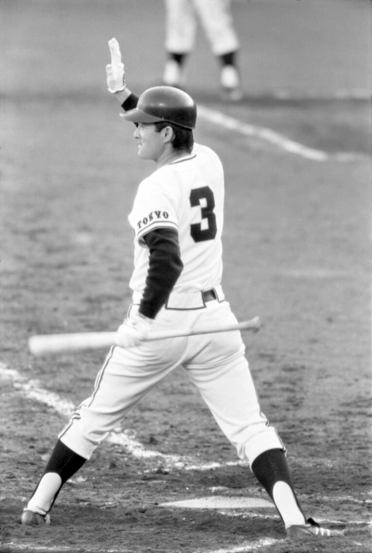 引退試合の打席に立つ長嶋茂雄　©BUNGEISHUNJU