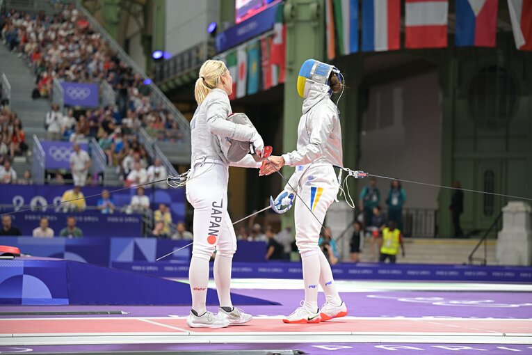 女子サーブル個人2回戦、江村美咲vs.オレナ・クラバツカ　©JMPA