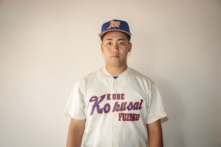 津嘉山憲志郎投手　神戸国際大付提供