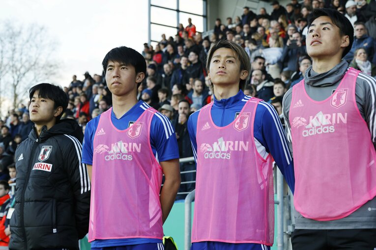 23年3月の欧州遠征での西川（右から2人目）　©Daisuke Nakashima/AFLO