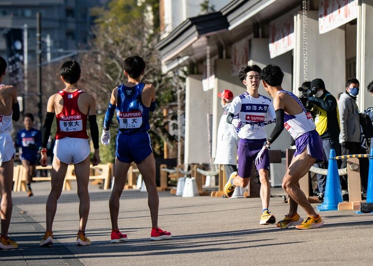 6区佃康平（4年）→7区白鳥 哲汰（2年）　©Nanae Suzuki