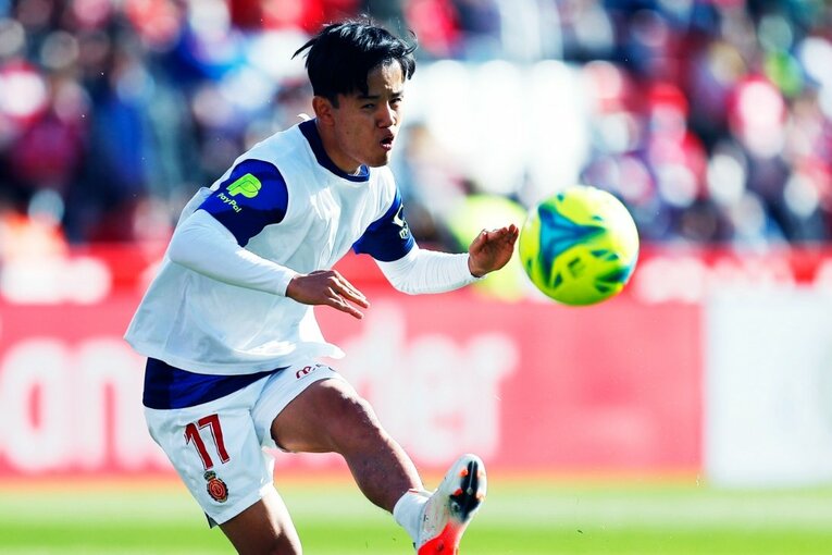 久保建英vsバルサがW杯イヤーのリーガ初戦… 年末の試合で見た「タケの身体の進化」と新星たちの奮起〈撮影者の視点〉(34)