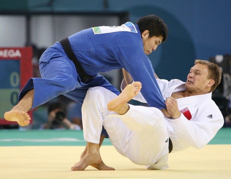 2008年の北京五輪2回戦にて試合中に痙攣を起こし敗れた、04年アテネ五輪銀メダリストの泉浩　©JIJI PRESS