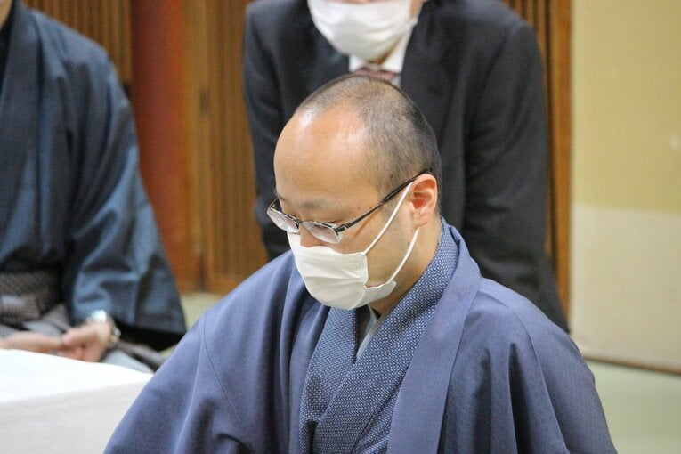 感想戦での渡辺名人　©Number Web