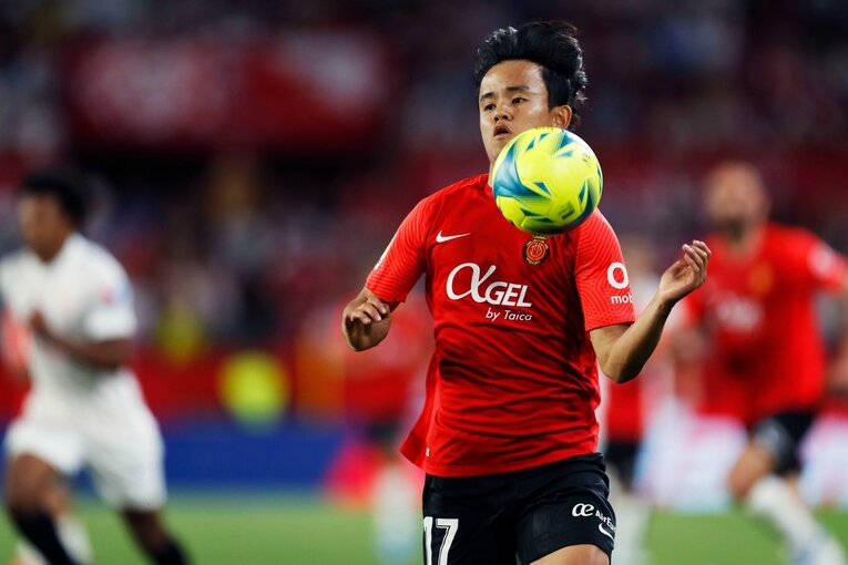 「クボ、ユニホームお願い」来季のレアル去就報道が出てもマジョルカで愛される久保建英…「残留か降格の最終節」で輝くか〈撮影者の視点〉(15)