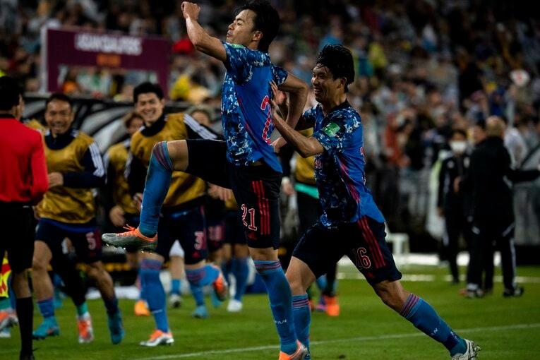 オーストラリア戦でゴールを決めて、ガッツポーズを見せる三笘　©︎Miki Sano