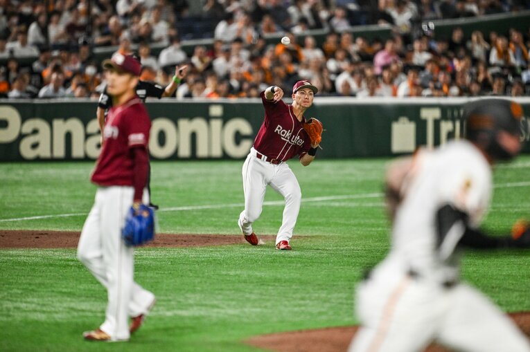 ショートのルーキー・宗山との兼ね合いもあり、今季は主にサードでの出場となった村林　©️Nanae Suzuki