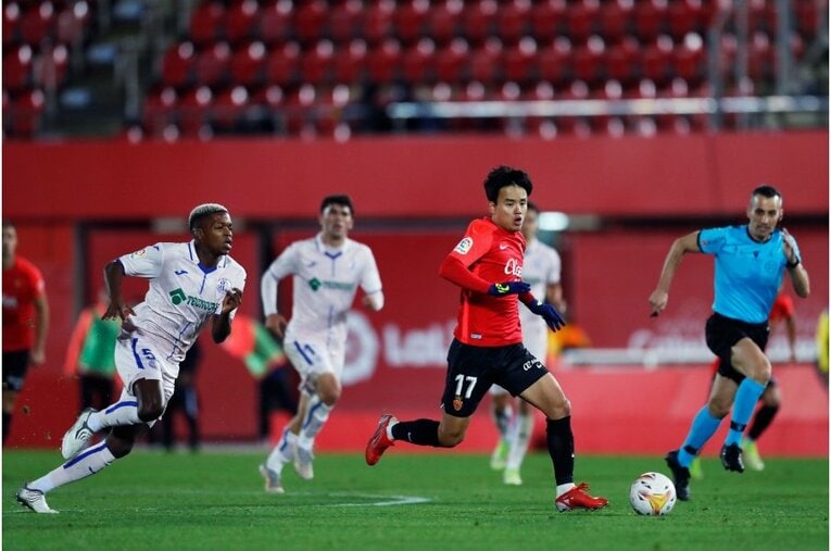 「クーボ！ クーボ！」大歓声が何度も… 久保建英を撮影カメラマンが見た希望の光《古巣ヘタフェからも復帰祝い》(32)