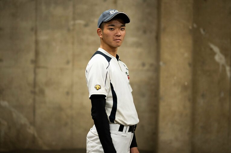 川崎総合科学高からヤクルトに育成1位指名された小宮投手。学校史上初のドラフト指名をもたらしたのは、監督でもある遠藤先生との熱い師弟関係だった ／ photograph by Tomosuke Imai