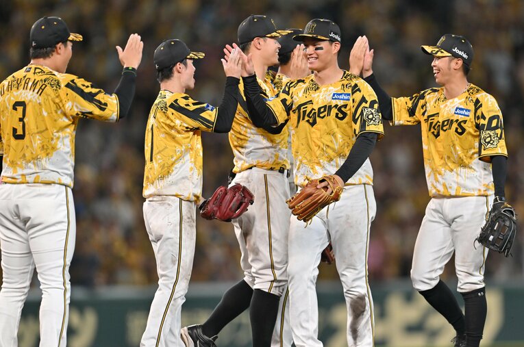 ゲーム差9.5をつけてセ・リーグ首位を独走する阪神タイガース ／ photograph by JIJI PRESS