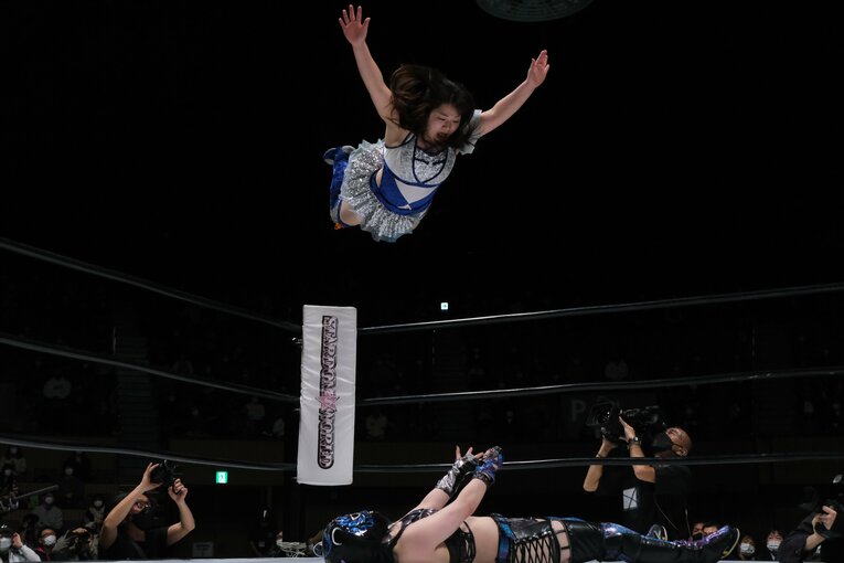 〈スターダム〉“永遠のライバル”キッドとAZMがついに激突…王座戦3wayマッチを前にAZM「同じリングにいるだけで楽しい」(27)