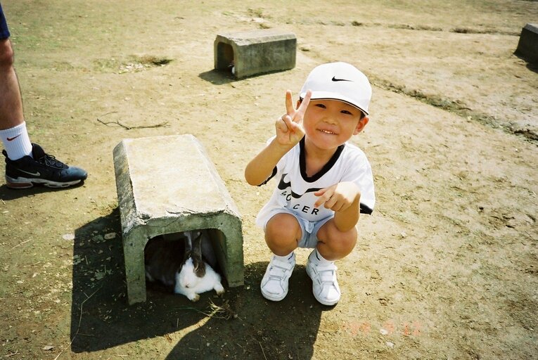 幼少期の小野寺太志。日本代表でもチームの潤滑油になるキャラクターは、小さい頃の環境が影響しているかもしれない（写真/母いく子さん提供）