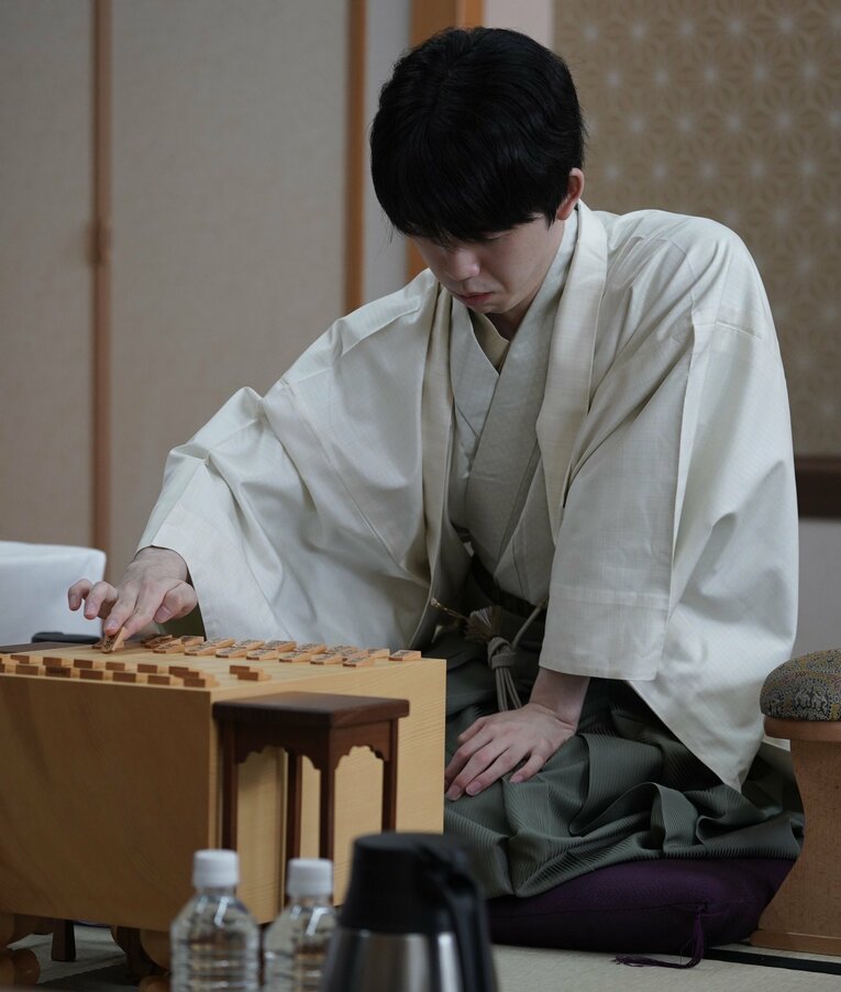 第1局を制した藤井棋聖　©日本将棋連盟