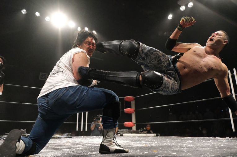 デスマッチファイター・ドリューは血がドクドク流れても試合を止めなかった 「ケガある、傷ある。でもやる。大好きだから」(51)