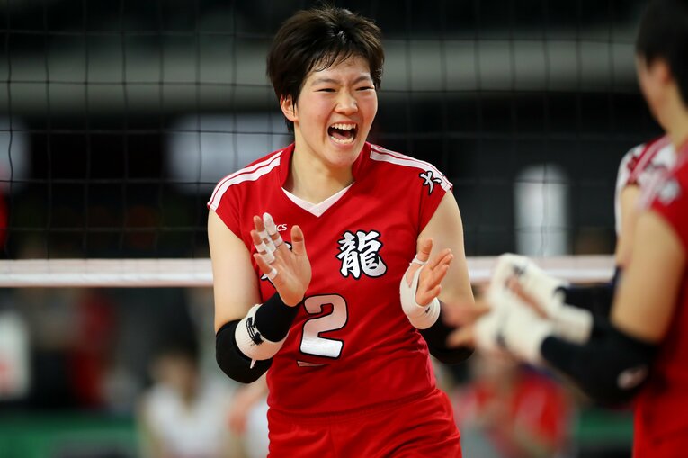 東九州龍谷高校時代の荒木彩花。春高バレーで全国制覇した　©︎AFLO