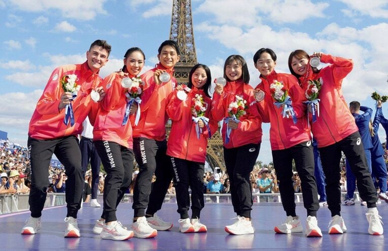 北京五輪のメダル授与式は夏季五輪中のパリで行われた　©KYODO