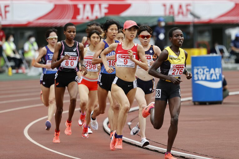 3キロ付近で廣中（9番）が先頭に出て、積極的なレースを展開していく　©Getty Images