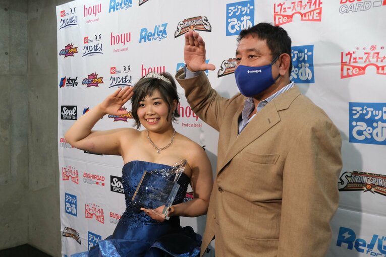 スターダム新勢力God's Eye、無敗の原動力とは？ 下剋上でトーナメント優勝のMIRAIに朱里が語った期待「少しの変化で大きく伸びる」(34)