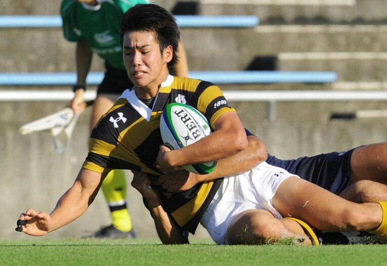 慶應大1年時の児玉さん。左サイドを駆け上がりトライを決める　©︎KYODO