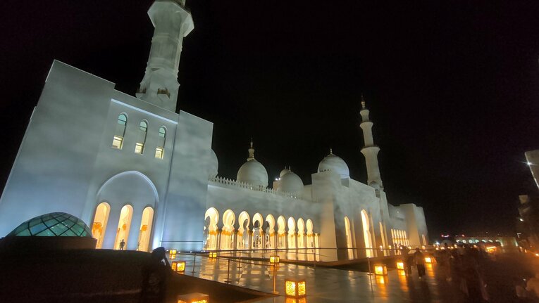 モスクでの撮影にはご注意を　©Junsei Chida