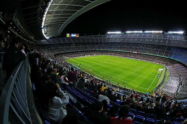 W杯ブラジル戦のウラで「バルサ女子がカンプノウで4万6967人」盛況なワケ… メッシ後に君臨する“女王”、熊谷紗希が見せた悔しさ(71)