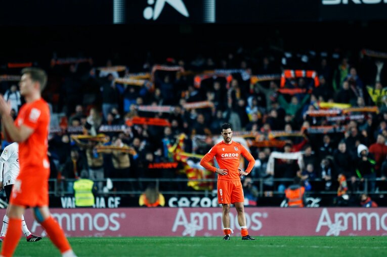 〈久保建英ソシエダ月間MVP〉敵地で憎まれるのは名が知れた証拠だが…「クボへの徹底マーク」と“1枚も撮れなかったシーン”とは(47)