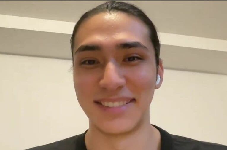 パリバレーに所属するオポジットの高橋慶帆（22歳）がフランスカップ制覇の舞台裏から日本代表への思い、海外生活のリアルを語ってくれた　 ／ photograph by BUNGEISHUNJU
