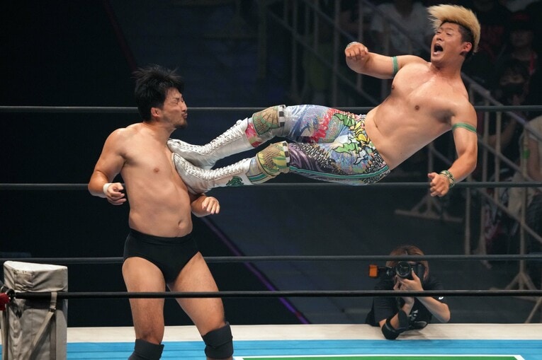 成田蓮の胸板にドロップキックを突き刺す清宮海斗。ノアからの挑戦は2勝3敗2分という結果に終わった