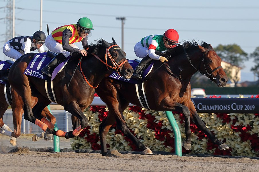 クリソベリルが無傷の6連勝で戴冠。チャンピオンズカップ直線の大迫力。<Number Web> photograph by Yuji Takahashi