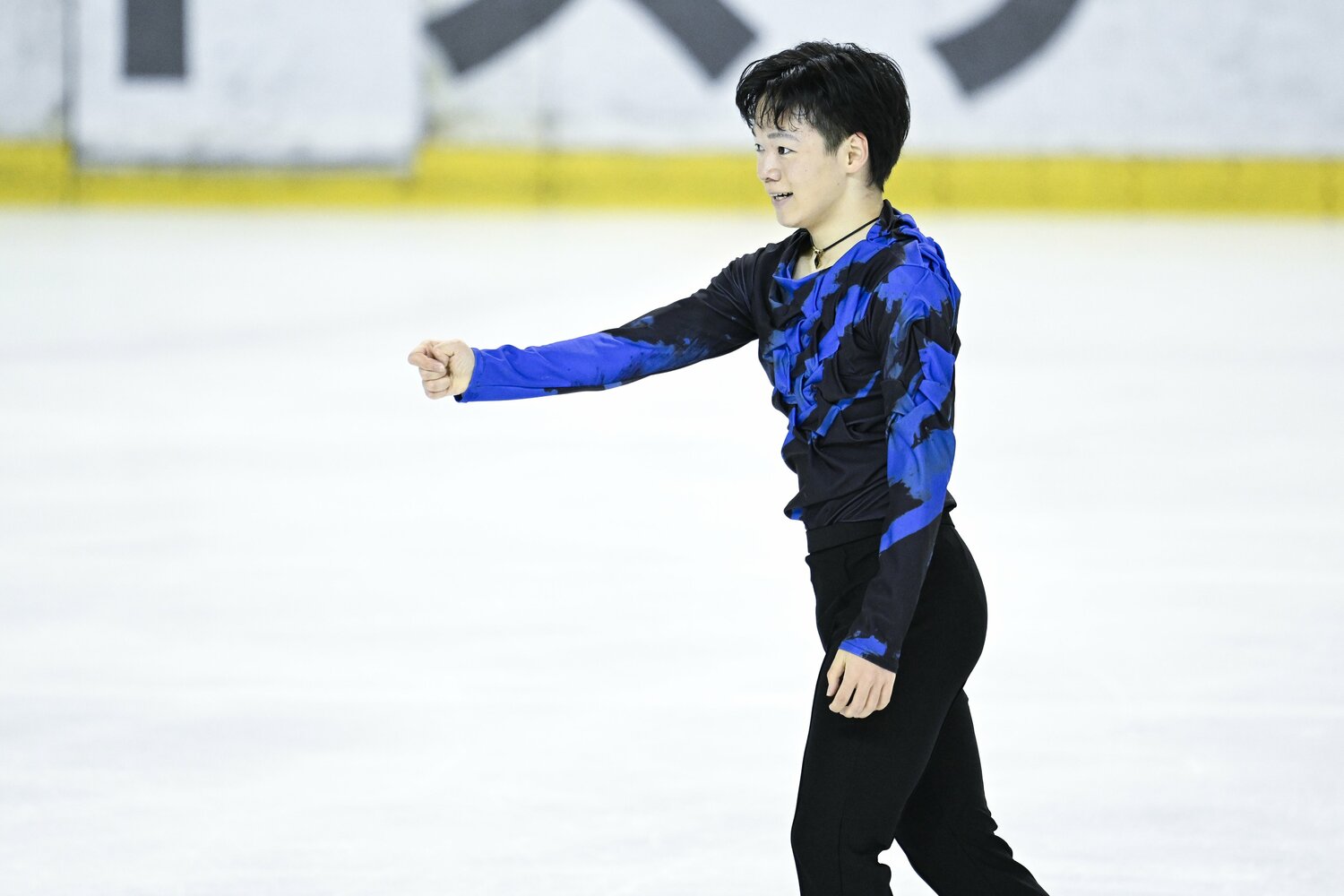 東京選手権大会のフリーの演技後にガッツポーズをみせた鍵山優真　©︎Asami Enomoto