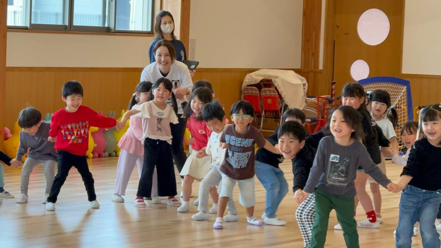 能登半島地震発災後から2025年6月までに計153回、のべ574人ものアスリートが訪問活動に参加し、のべ12,495人の子どもたちのケアを能登半島で実施した