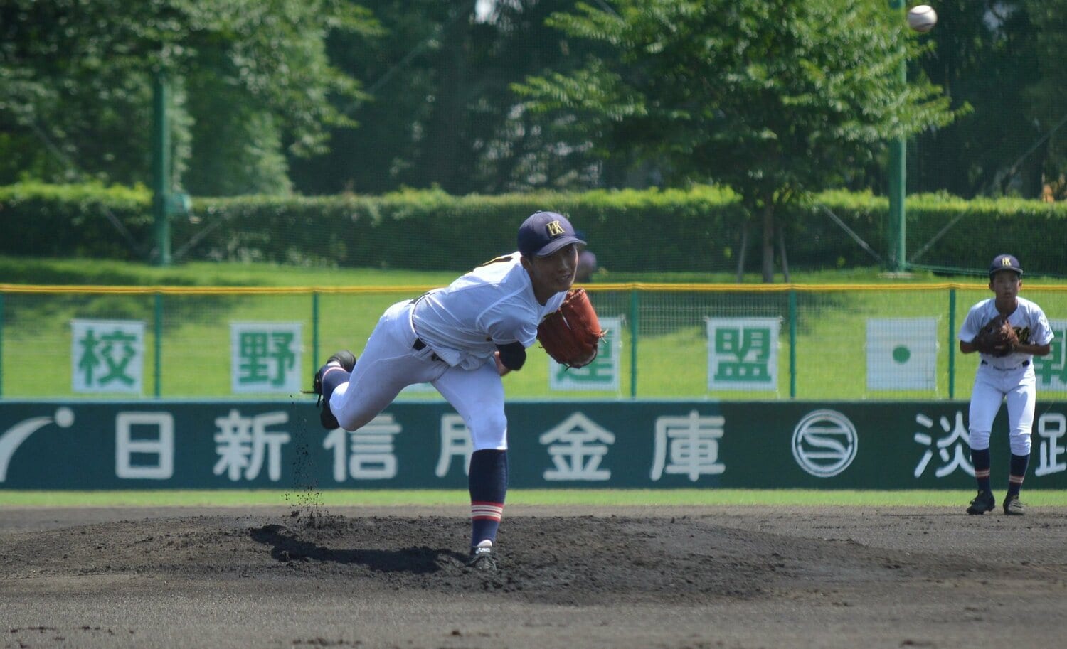 神戸弘陵高校時代の東の投球フォーム。ヒジの使い方には天賦の才があったという　©SANKEI SHIMBUN