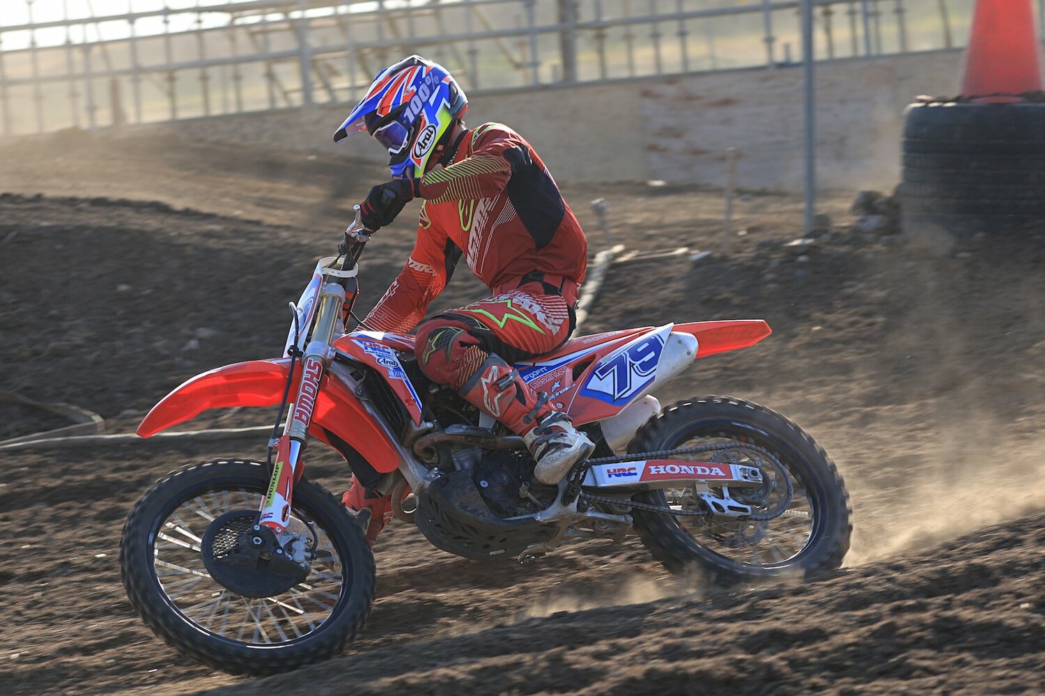 ロードとは乗り方がまったく異なるが、小椋など今どきのライダーはモトクロッサーをしっかり乗りこなしている　©Satoshi Endo