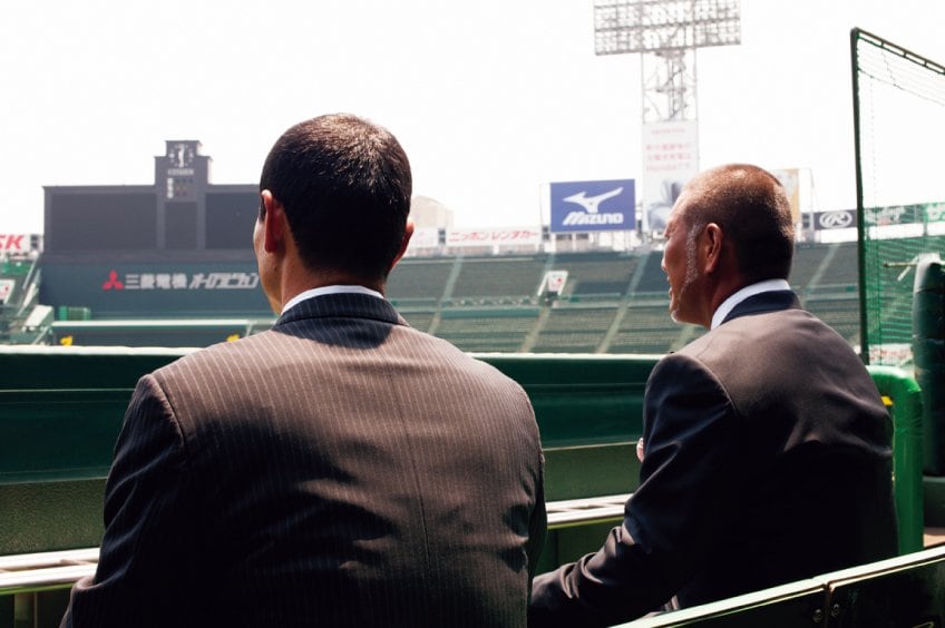 甲子園のベンチに座る桑田と清原　©︎Kisei Kobayashi