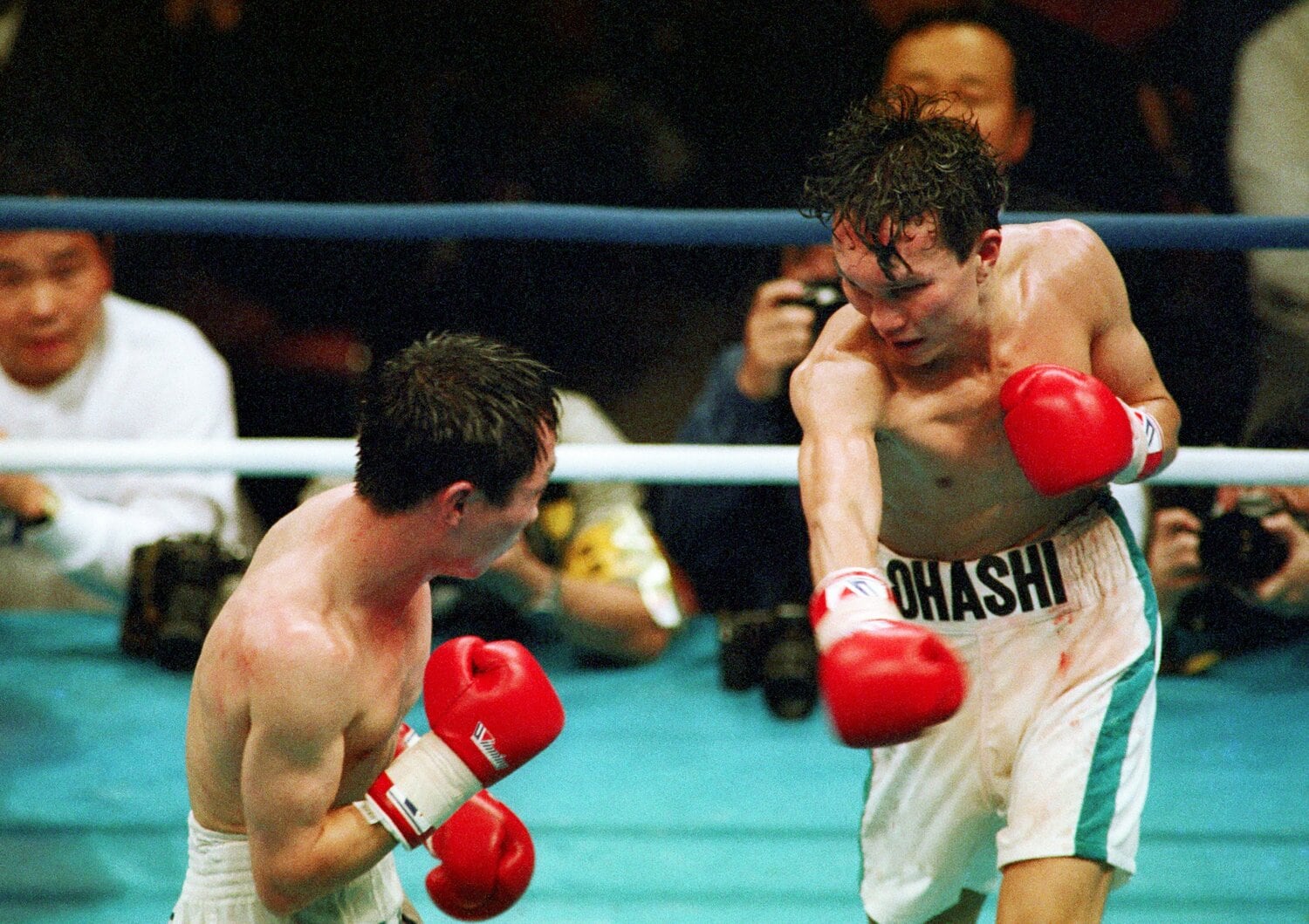 1992年10月、韓国の崔煕墉を破り世界王座返り咲きを果たした大橋秀行 ©JIJI PRESS